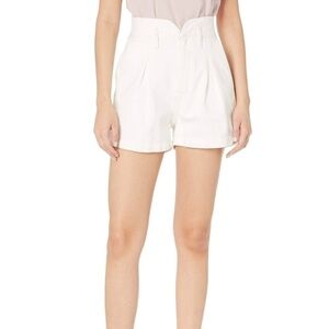 Levi’s NWT white high rise mom shorts size 32